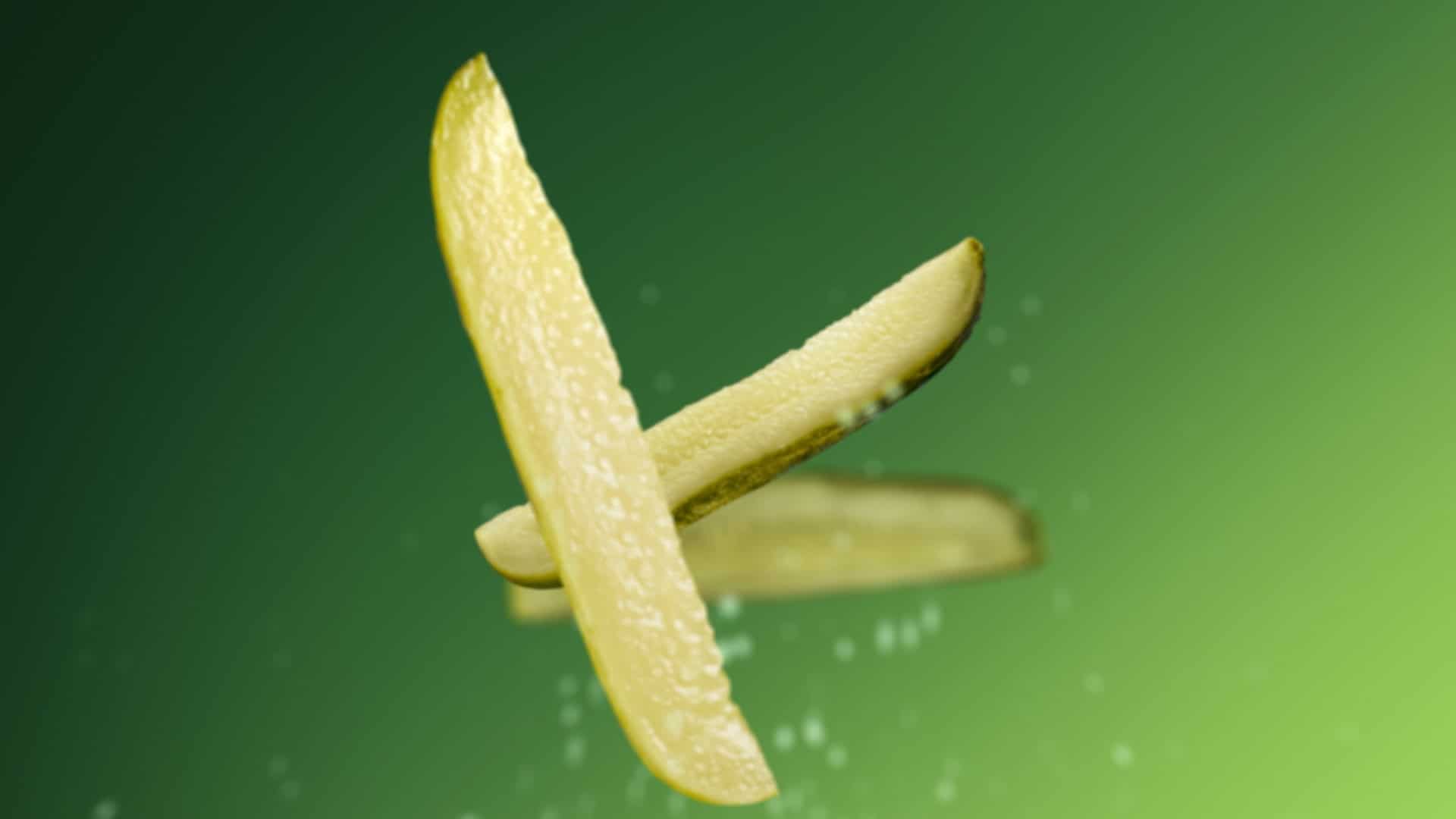 16x9_Claussen_Crunch_15_TVC_1_KRCP0001000H.1125